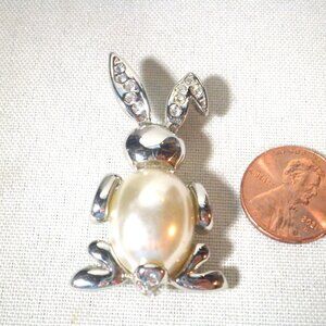 Vintage Richelieu Faux Pearl & Rhinestone Bunny Rabbit Brooch